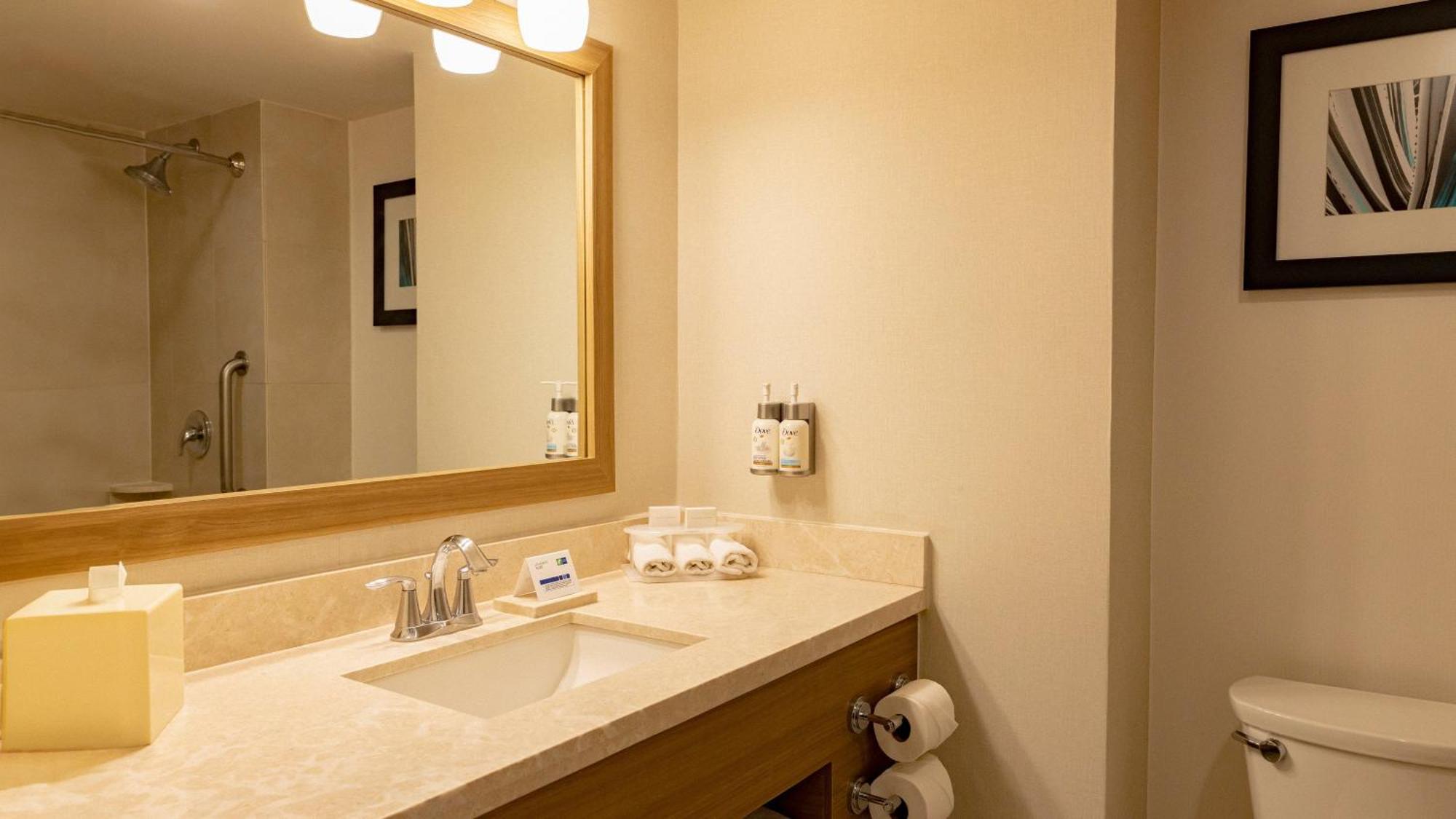 Holiday Inn Express & Suites Chihuahua Juventud By Ihg Exterior photo