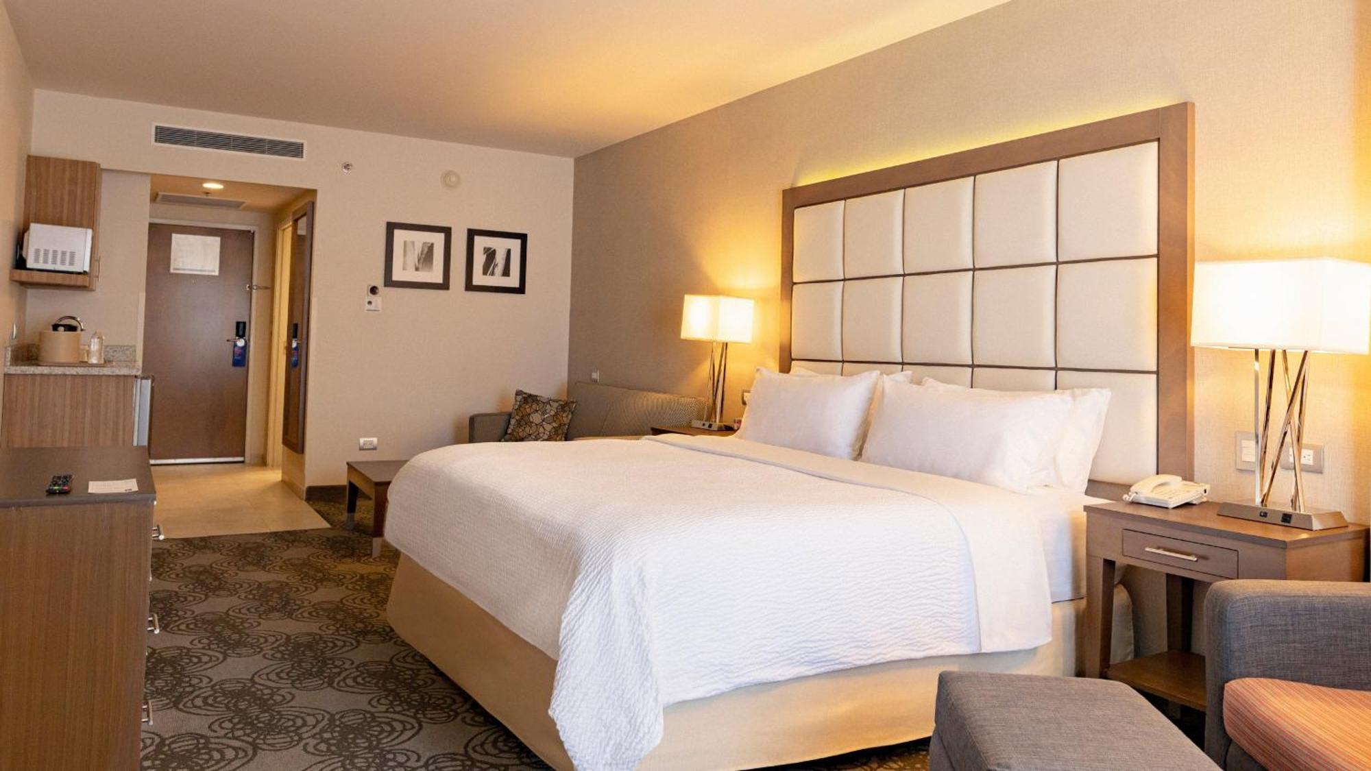 Holiday Inn Express & Suites Chihuahua Juventud By Ihg Exterior photo
